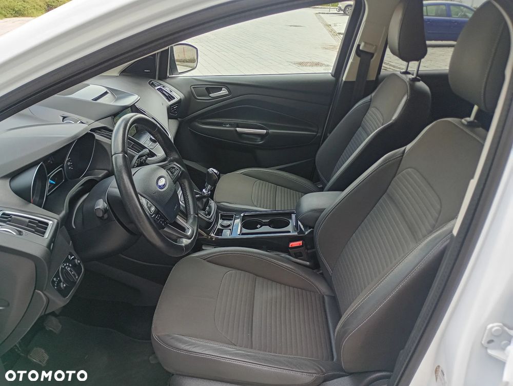 Ford Kuga 1.5 EcoBoost 2x4 Titanium - 30