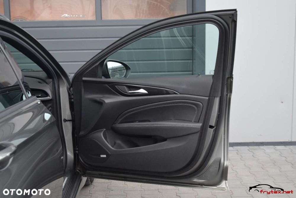 Opel Insignia - 25