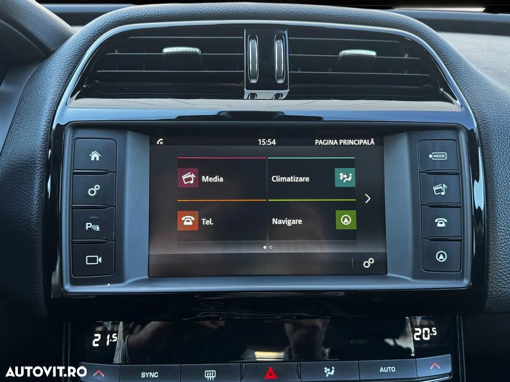 Jaguar XE 2.0 Prestige - 30