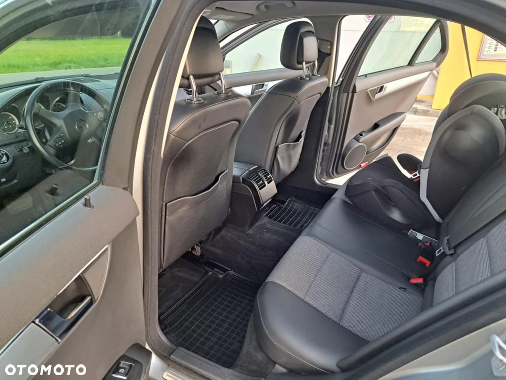 Mercedes-Benz Klasa C 200 T CGI Automatik BlueEFFICIENCY Elegance - 4