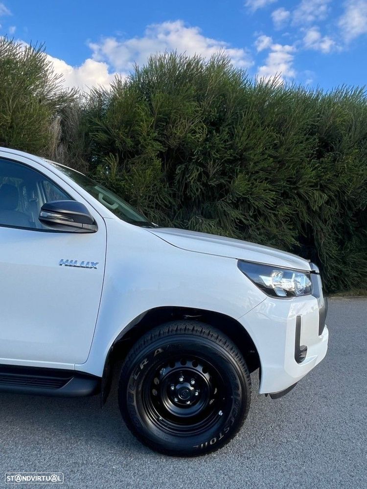 Toyota Hilux 2.4 D-4D 4WD CD CH Aut. - 8