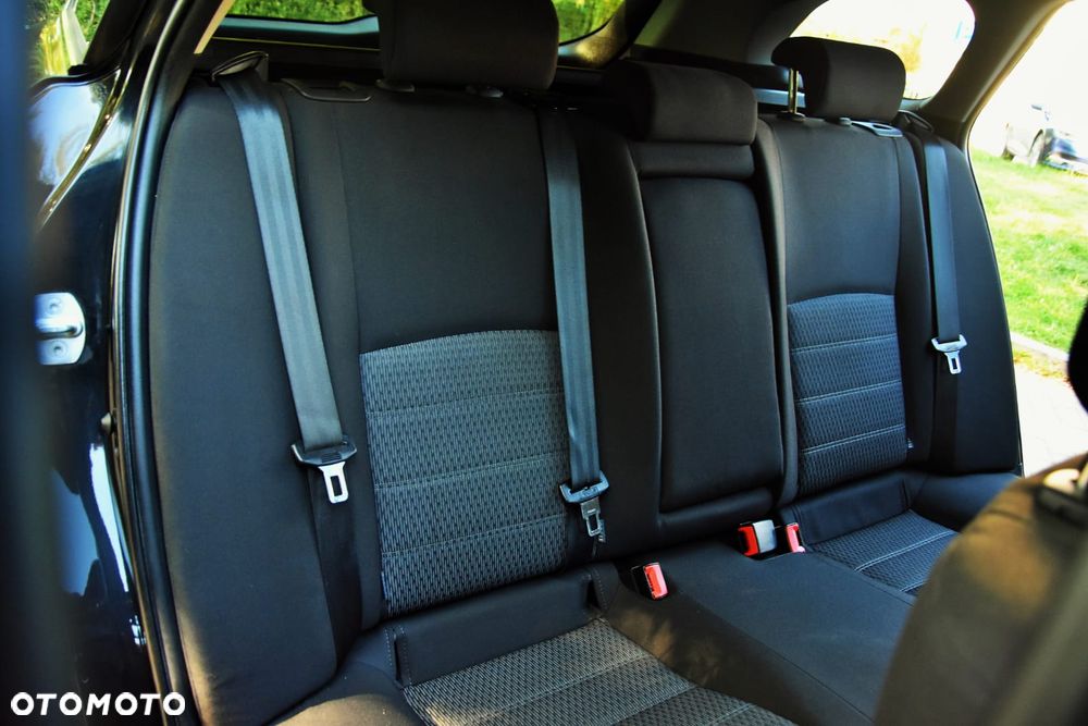 Toyota Avensis 2.0 D-4D Executive - 21