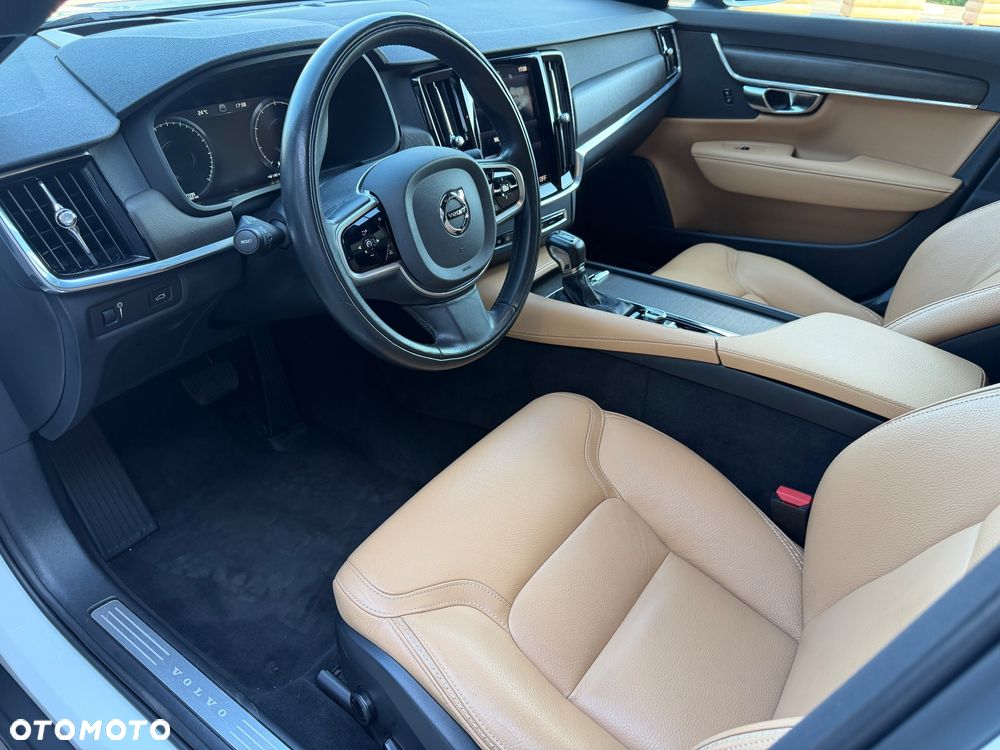 Volvo V90 Cross Country - 13