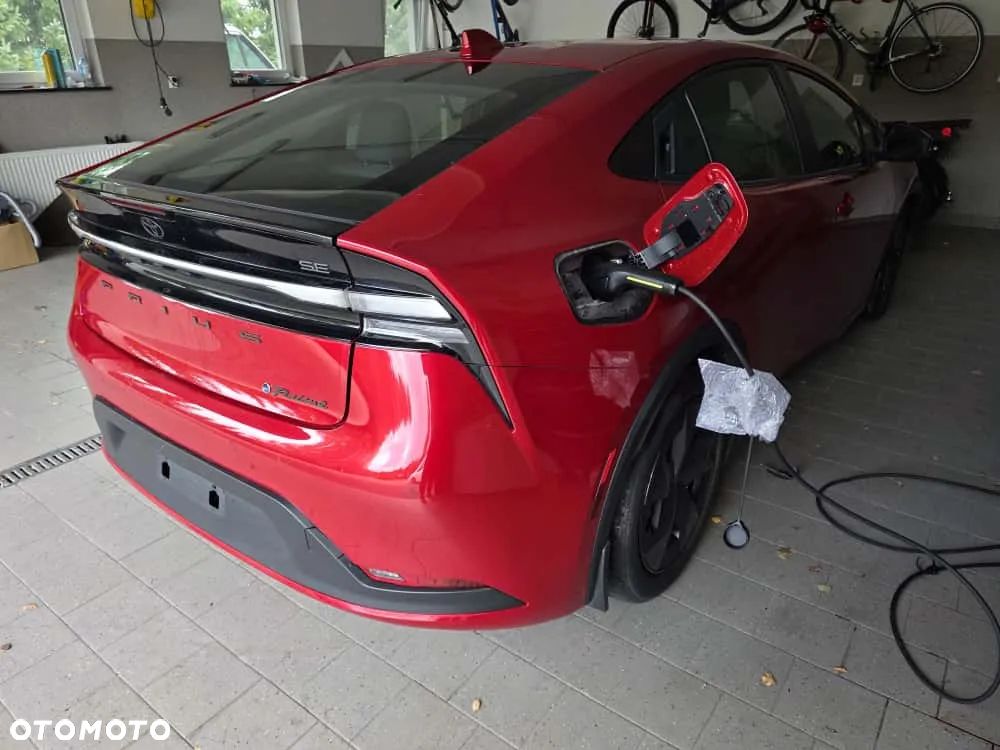 Toyota Prius Plug-in Hybrid - 16