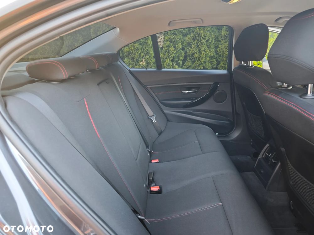 BMW Seria 3 328i M Sport - 26