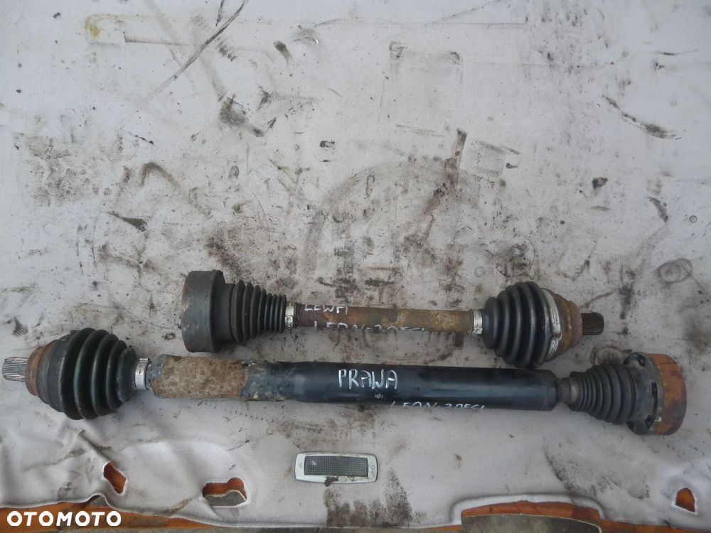 SEAT LEON 2.0 FSI PÓŁOŚ LEWA