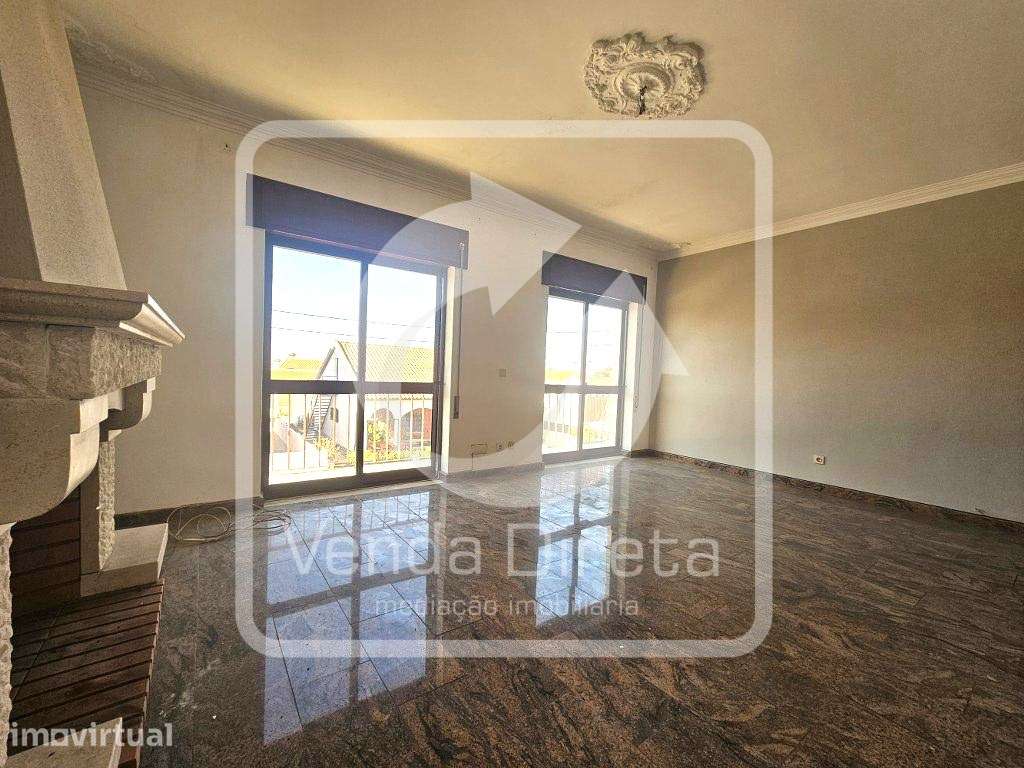 Apartamento T4 com terraço na Moita, próximo da praia do Rosário - Grande imagem: 4/32
