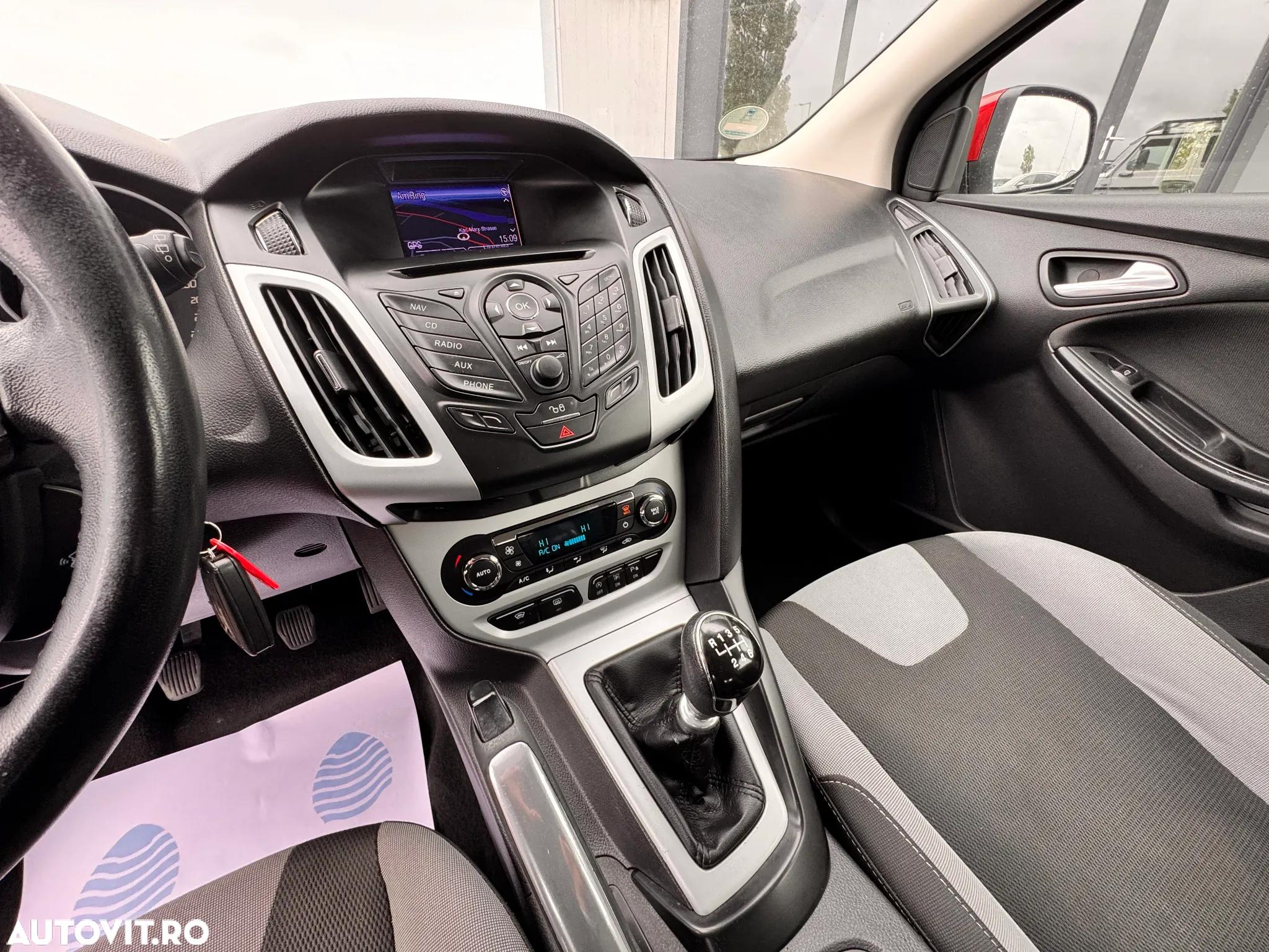 Ford Focus 1.6 TDCi DPF Champions Edition - 36
