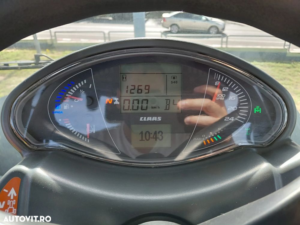 Claas Axion 850 hexashift - 10