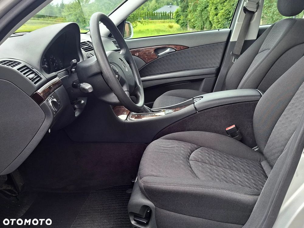 Mercedes-Benz Klasa E 200 Kompressor Automatik Classic - 16