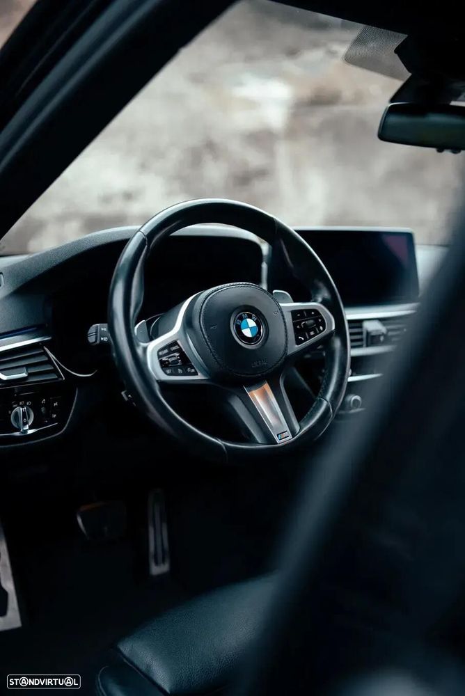 BMW 530 e Pack Desportivo M - 21
