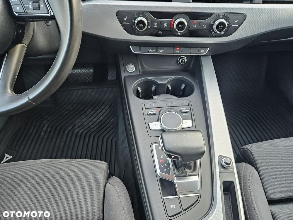 Audi A4 Avant 2.0 TDI ultra S tronic sport - 32