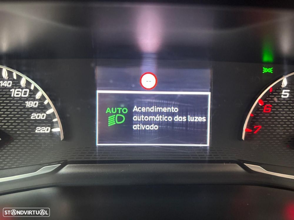 Peugeot 2008 1.5 BlueHDi Allure Pack - 30