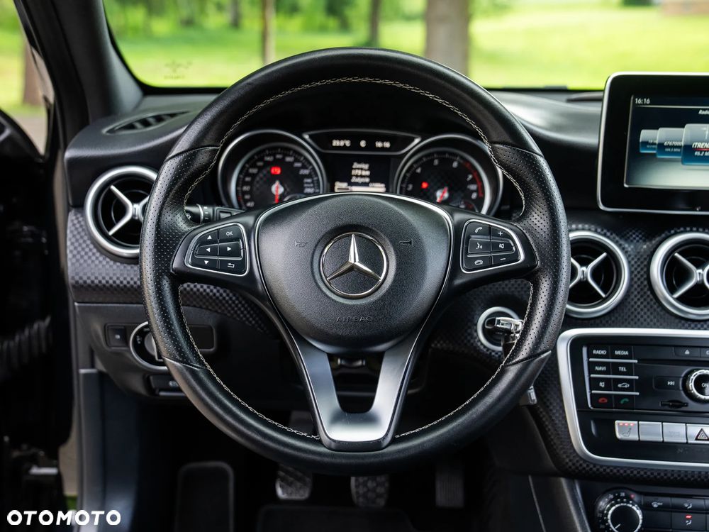 Mercedes-Benz Klasa A 180 (BlueEFFICIENCY) Urban - 35
