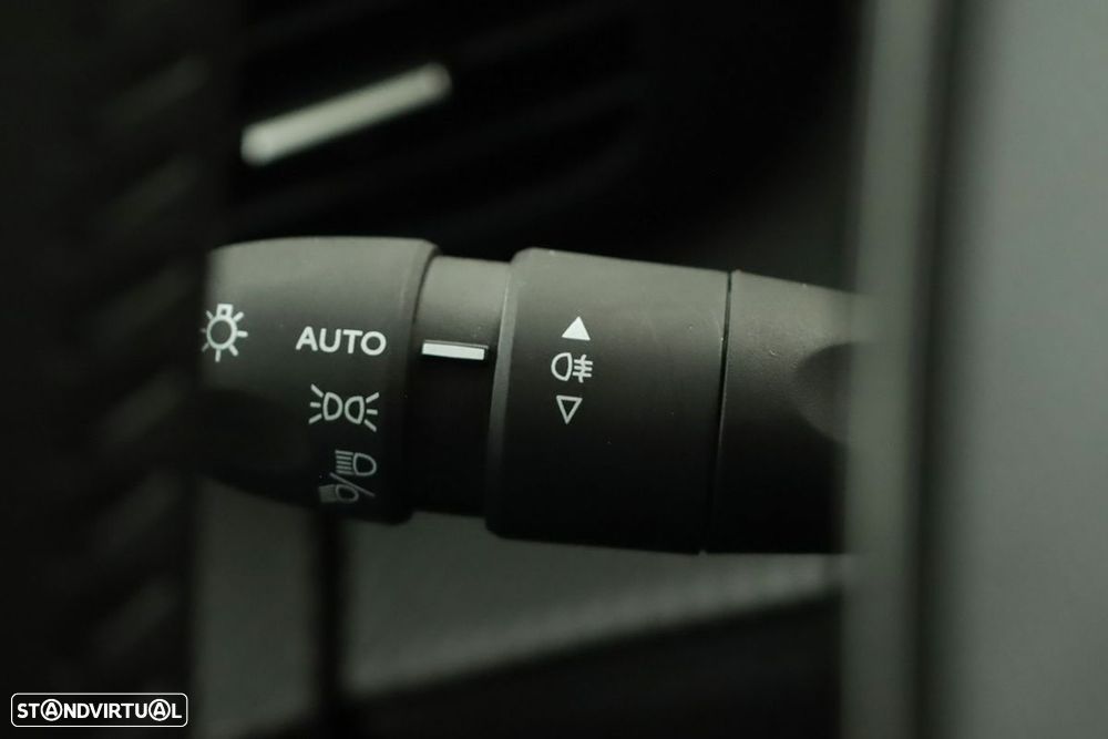 Peugeot 2008 1.2 PureTech Allure - 17