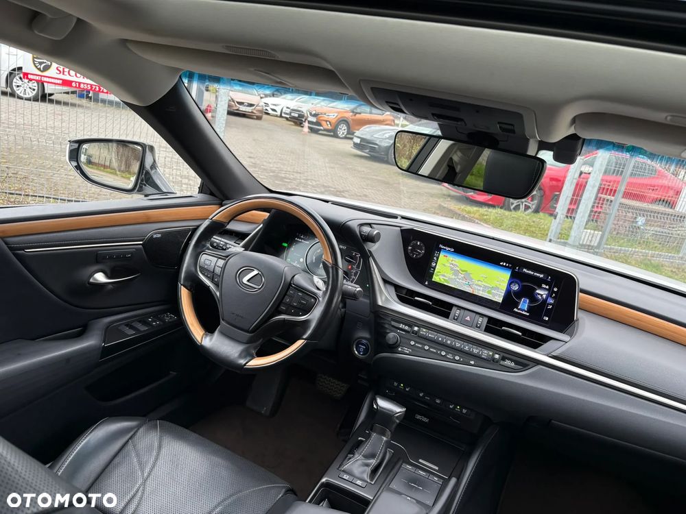 Lexus ES 300h Omotenashi - 26