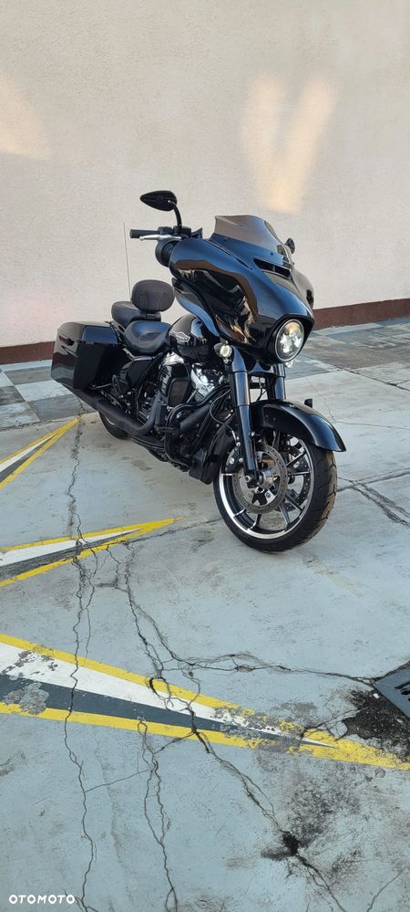 Harley-Davidson Touring Street Glide - 2