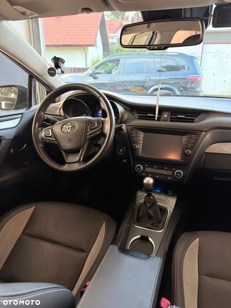 Toyota Avensis 2.0 D-4D Premium - 27