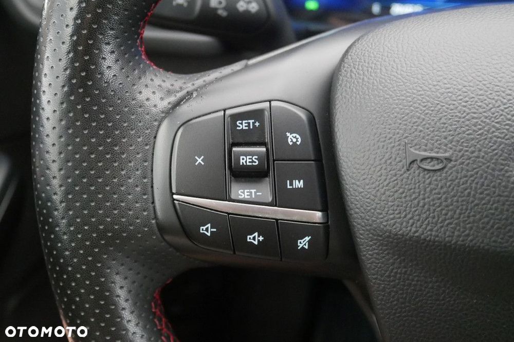 Ford Kuga - 31