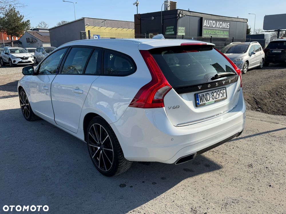 Volvo V60 D6 AWD Plug-in Hybrid Momentum - 5