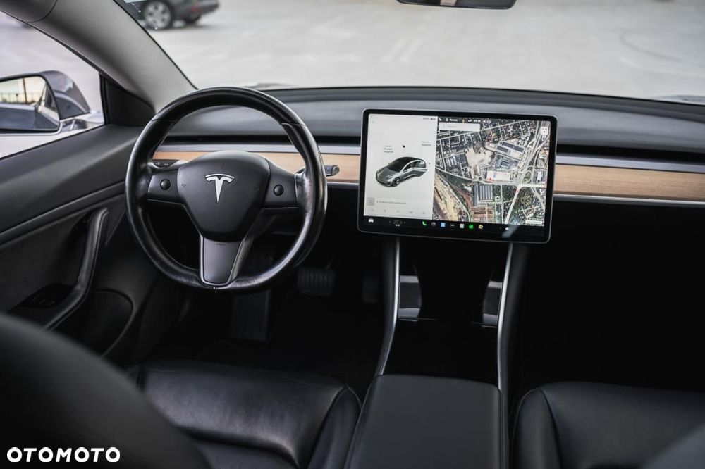 Tesla Model 3 - 4