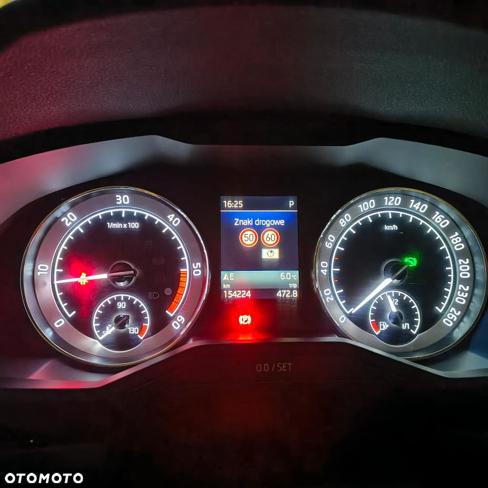 Skoda Superb 2.0 TDI L&K DSG - 17