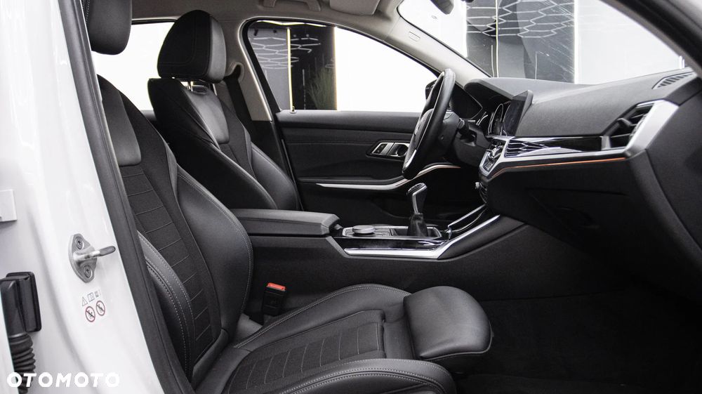 BMW Seria 3 318d Sport Line - 18