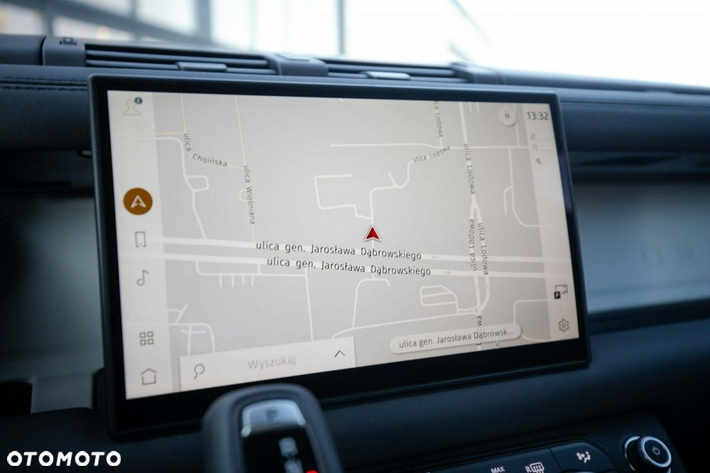 Land Rover Defender - 22