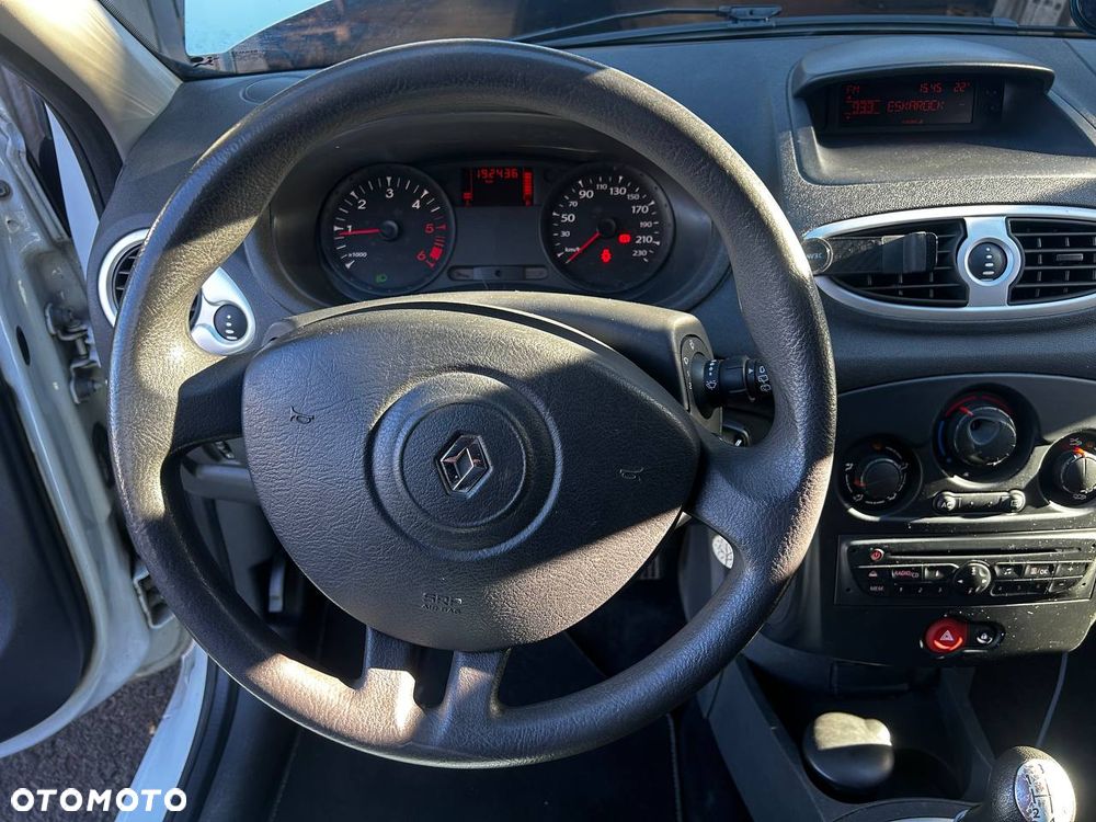Renault Clio 2011 photo 2