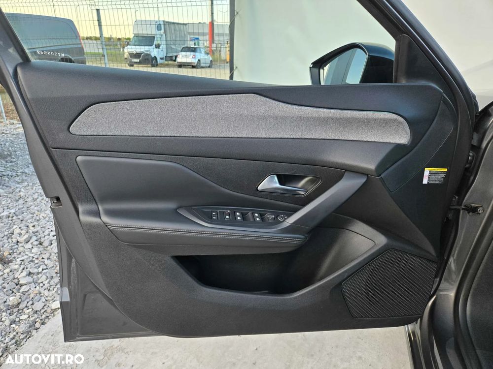 Peugeot 308 SW BlueHDi 130 EAT8 Allure - 11