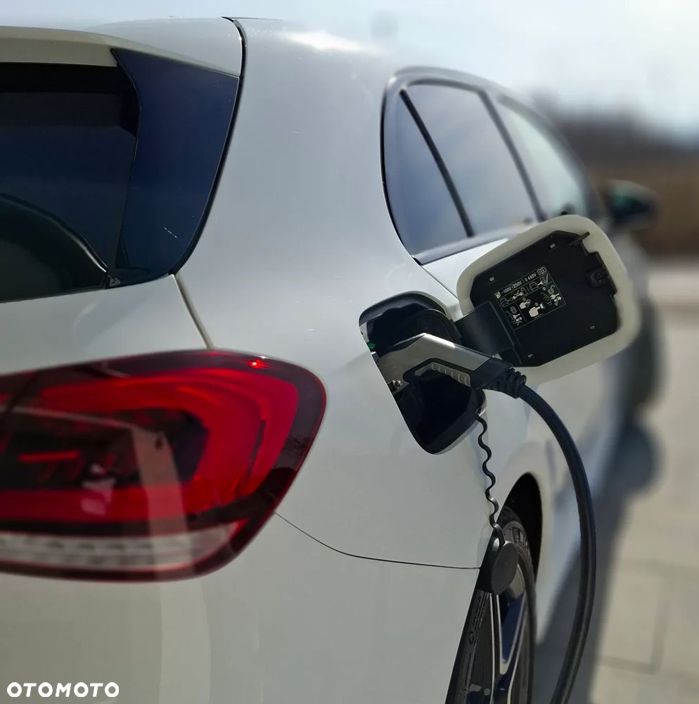 Mercedes-Benz Klasa A 250 E AMG Line 8G-DCT - 13