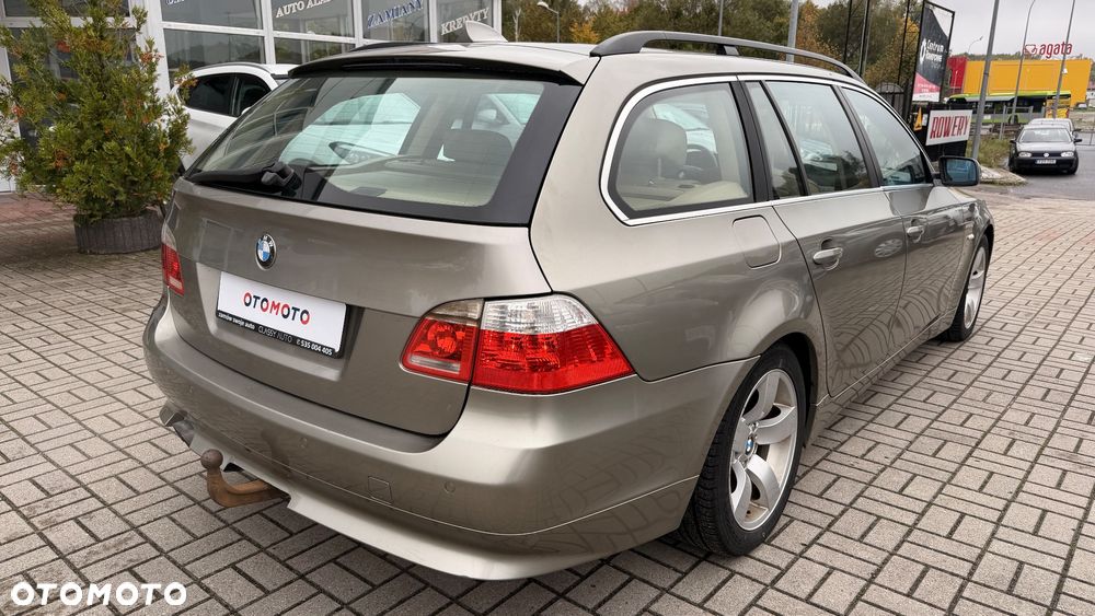 BMW Seria 5 525i Touring - 14