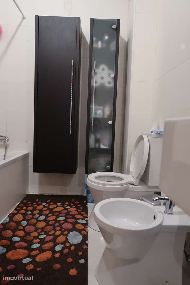 Quarto disponível em T2, sexo feminino, S. Martinho do Bispo - Grande imagem: 4/9
