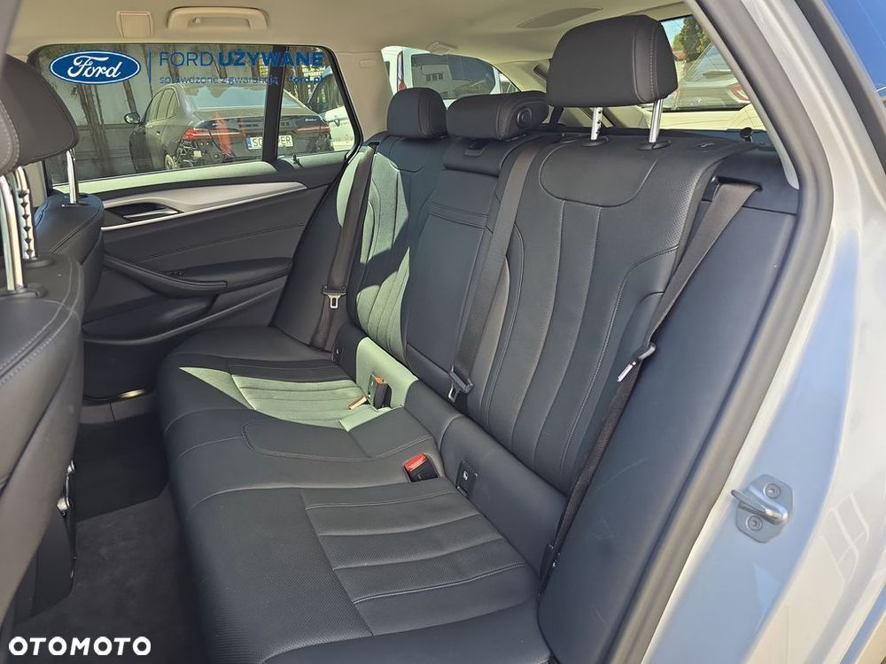 BMW Seria 5 530d mHEV - 15