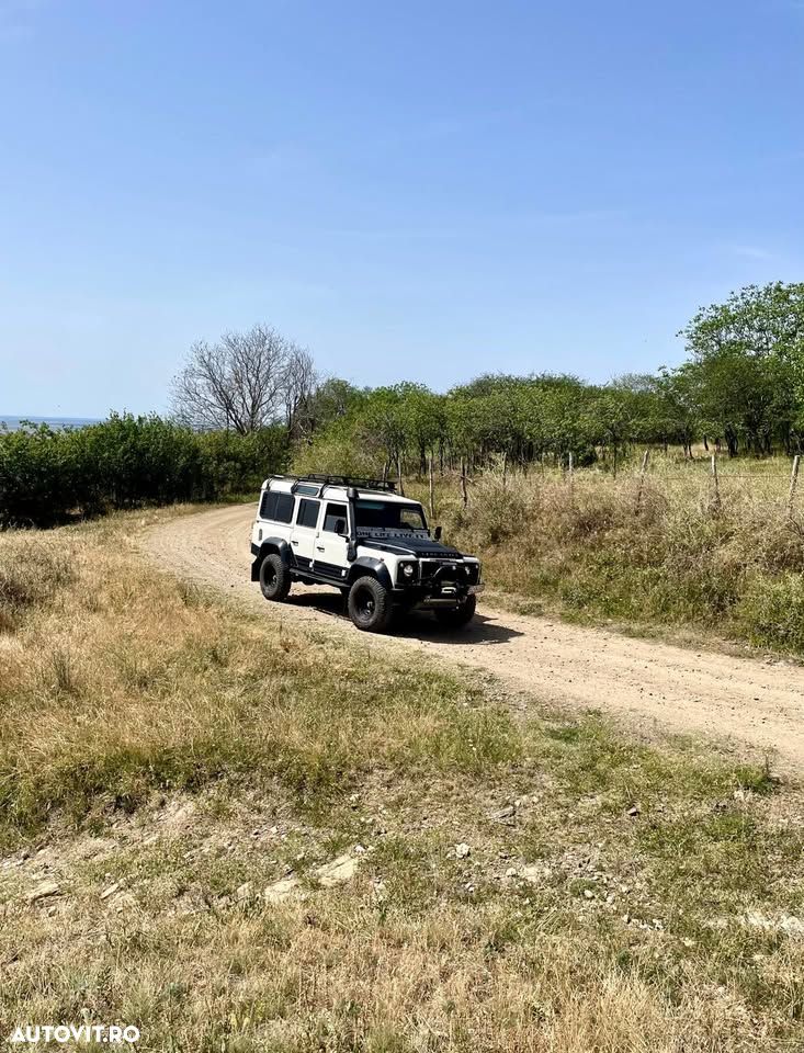 Land Rover Defender 110 S/T - 4