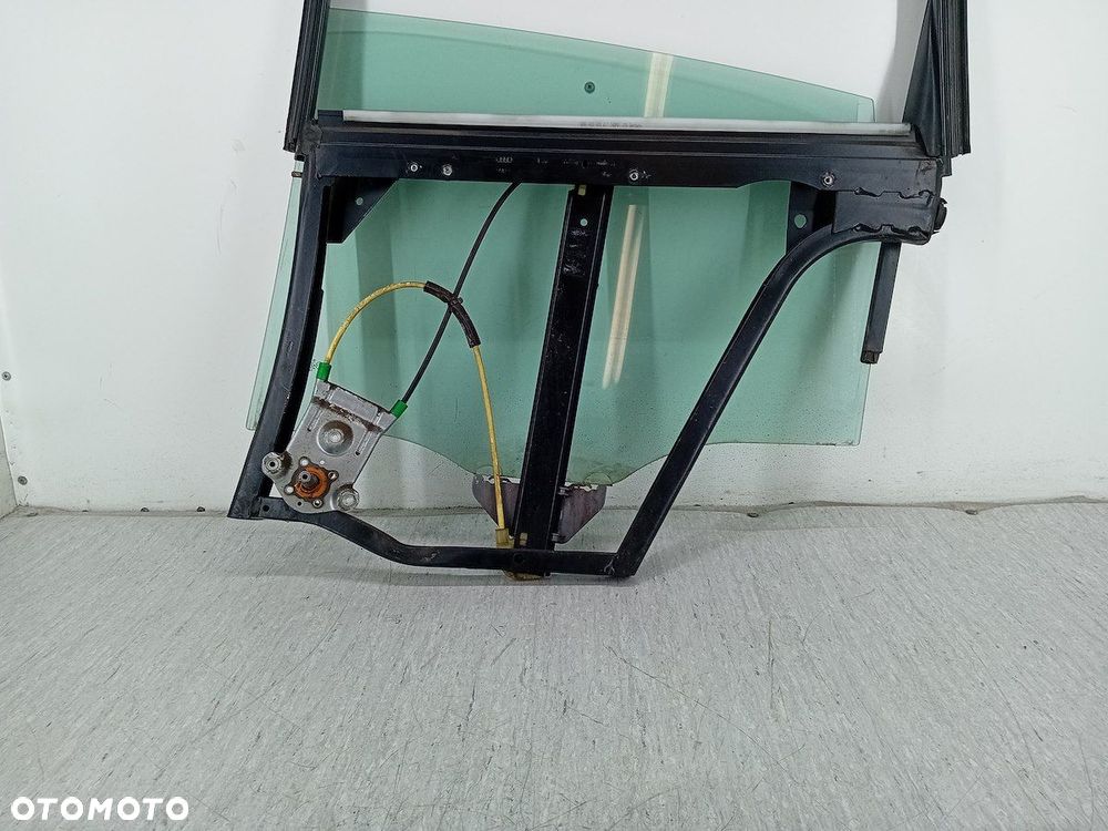 PODNOŚNIK SZYBY PRAWY TYŁ Z STELAŻEM AUDI A2 8Z 8Z0839754 - 4