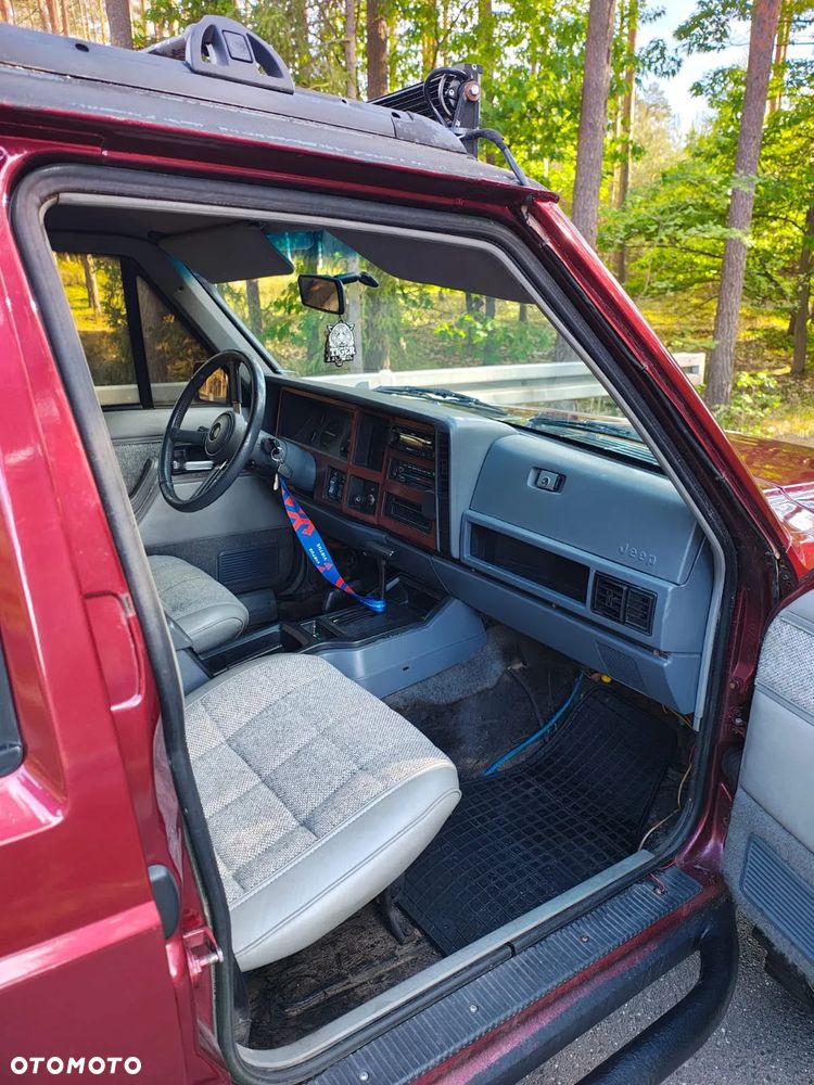 Jeep Cherokee - 22