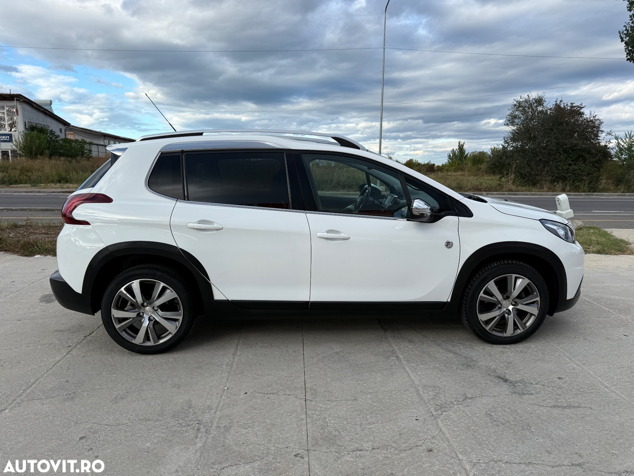 Peugeot 2008 1.2 PureTech Turbo EAT6 S&S GT-Line - 11