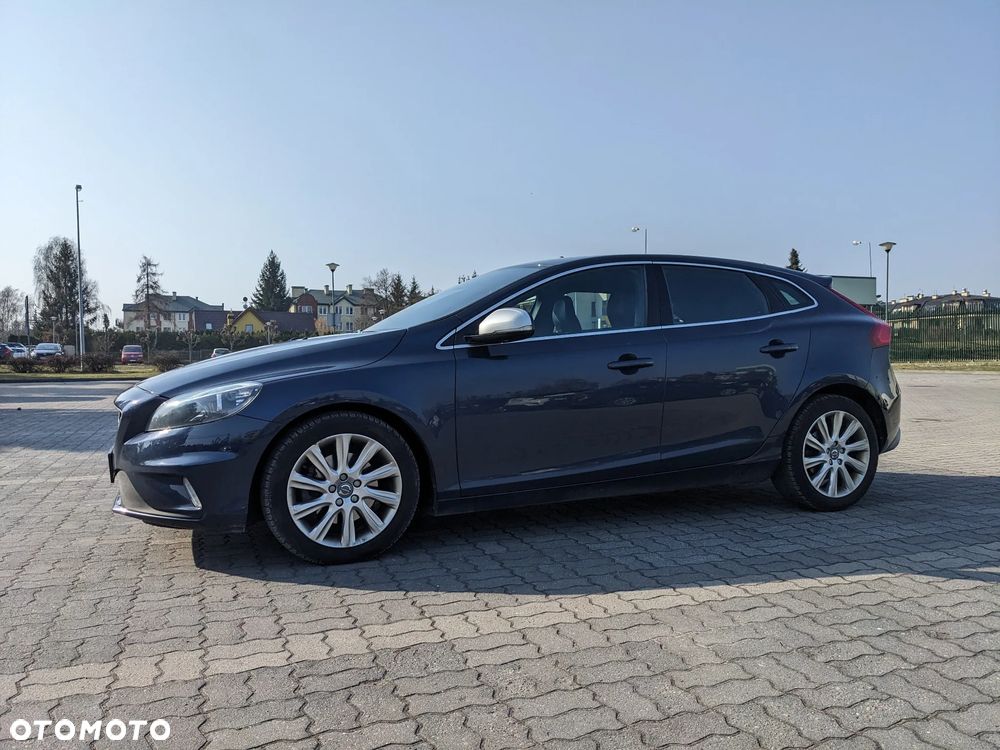 Volvo V40 T4 R-Design Momentum - 3