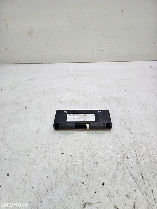 WZMACNIACZ ANTENOWY AUDI A4 B6 CABRIO 8H0035225S - 1