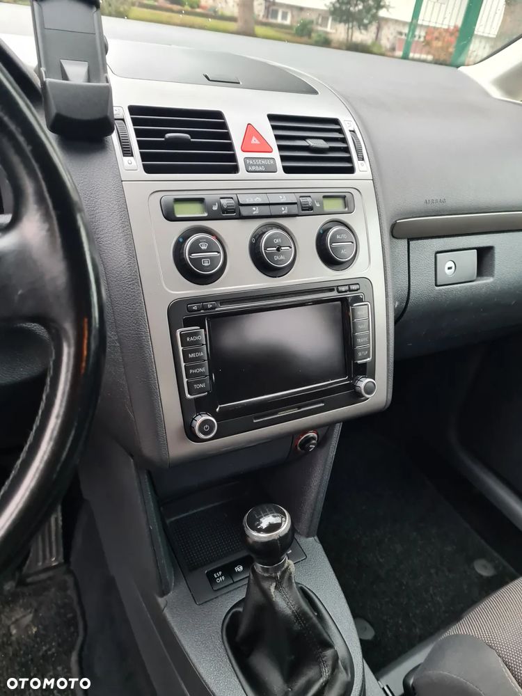 Volkswagen Touran - 12