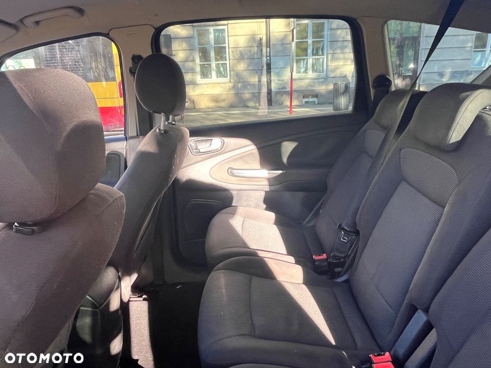 Ford S-Max - 11