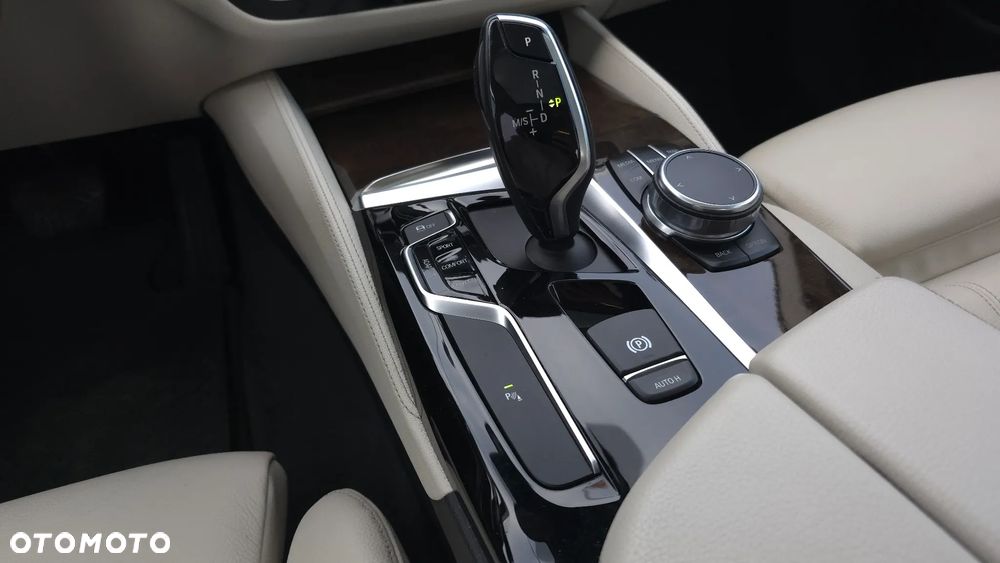 BMW Seria 5 530i Luxury Line - 34
