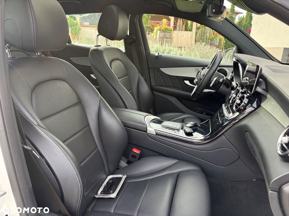 Mercedes-Benz GLC 300 4Matic 9G-TRONIC AMG Line Plus - 14