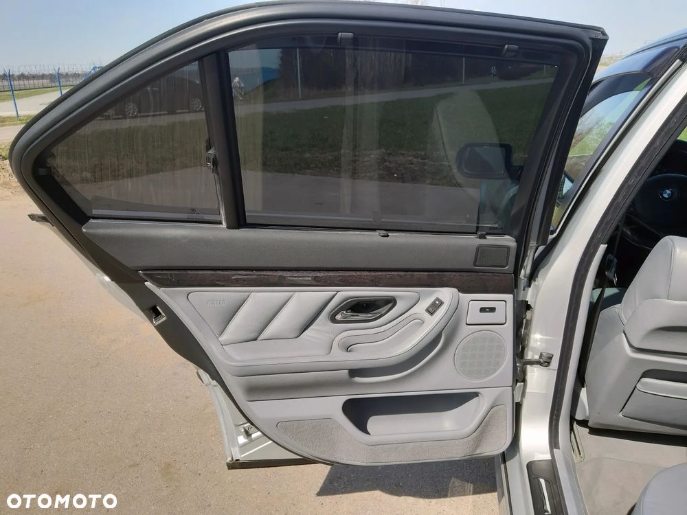 BMW Seria 7 740i - 25