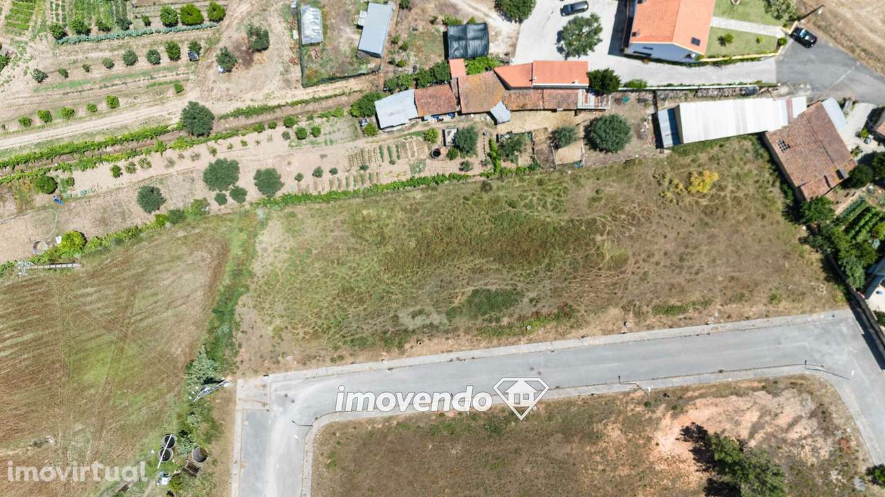 Terreno urbano com 598 m2, em Alcanede, Santarém - Grande imagem: 3/15