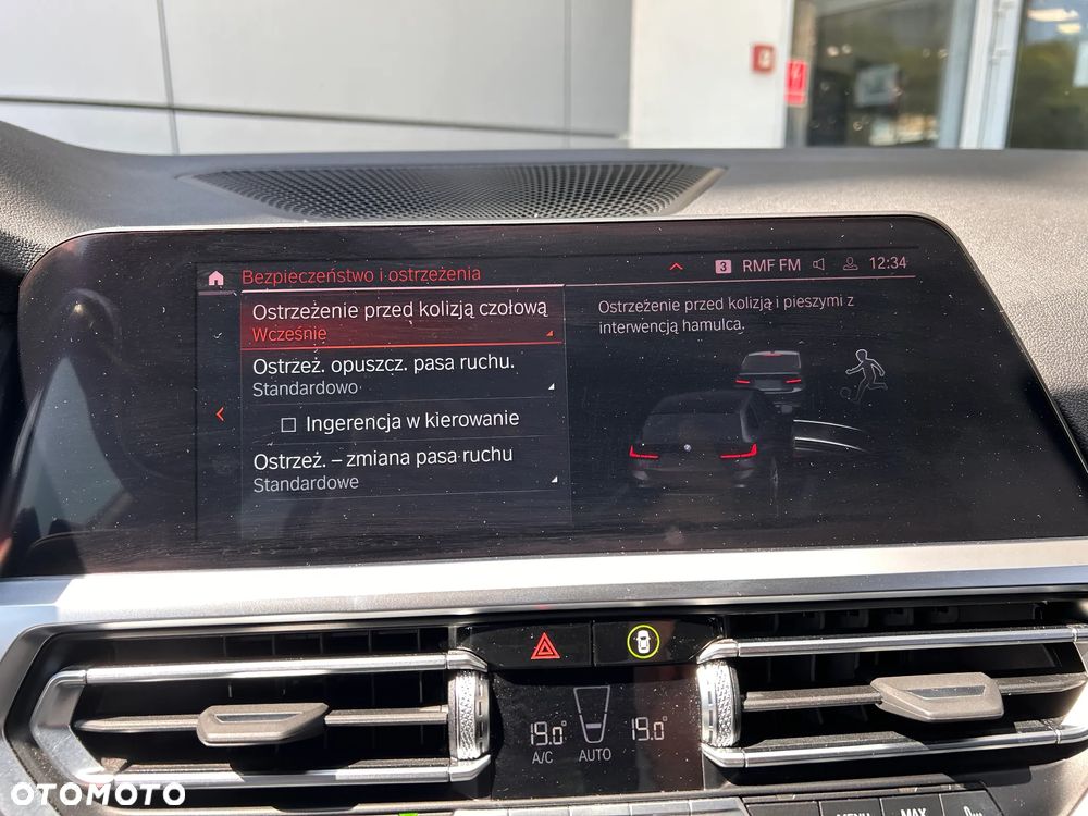 BMW Seria 3 320d xDrive MHEV M Sport sport - 37