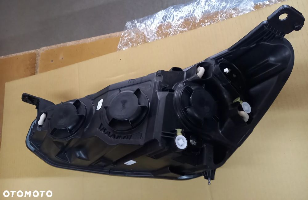 REFLEKTOR FORD FOCUS 18-22 MK4  NOWY PRAWY - 2