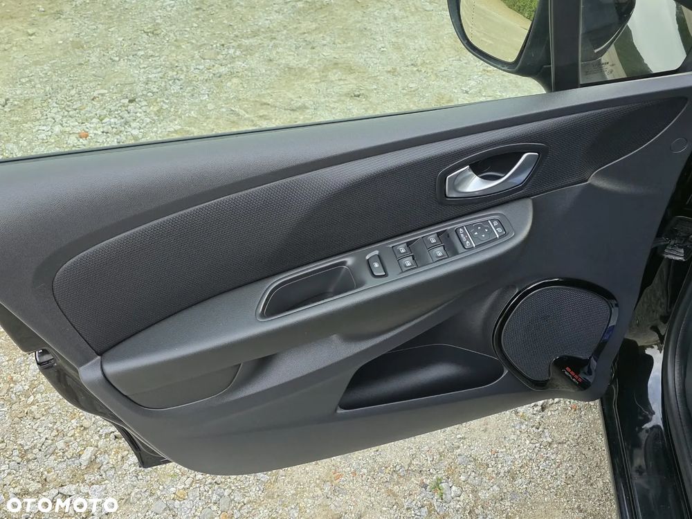 Renault Clio - 25