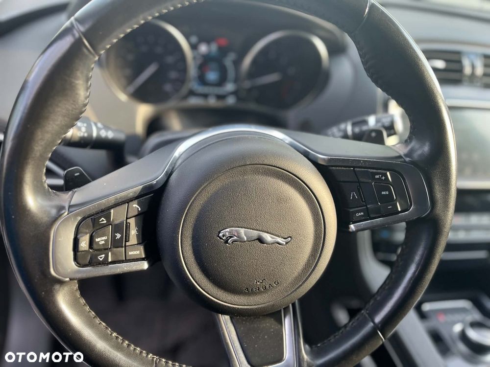 Jaguar F-Pace - 5